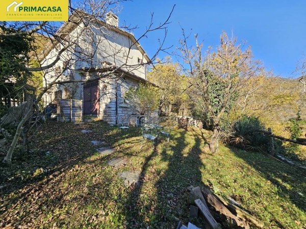 casa indipendente in vendita a Fumane in zona Molina