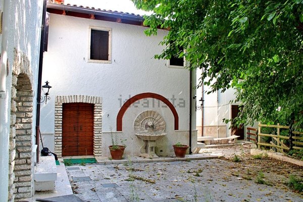 casa indipendente in vendita a Fumane