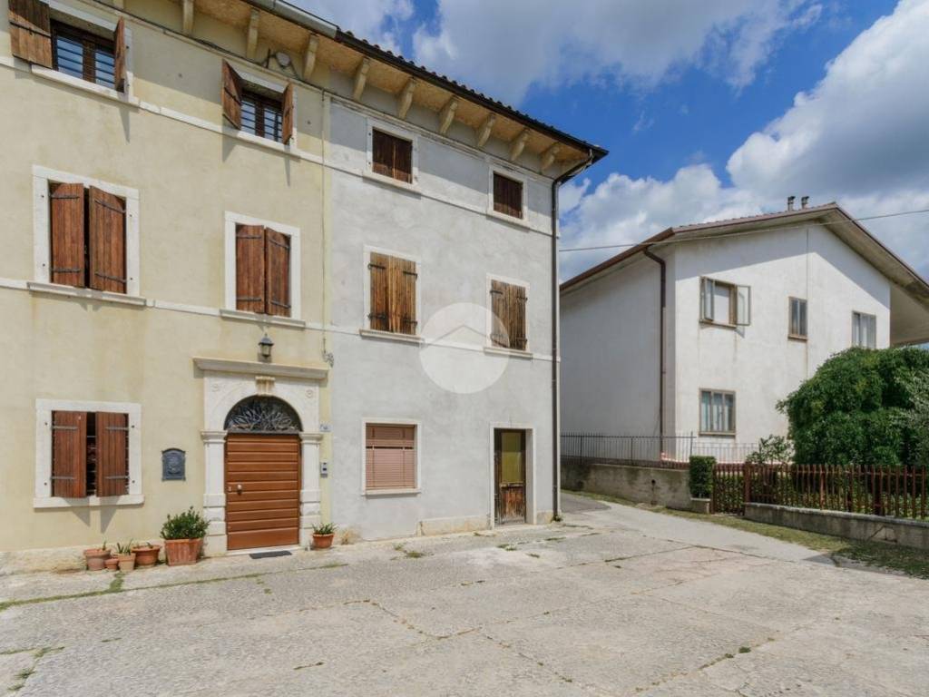 appartamento in vendita a Fumane in zona Mazzurega