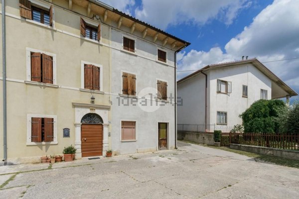 appartamento in vendita a Fumane in zona Mazzurega