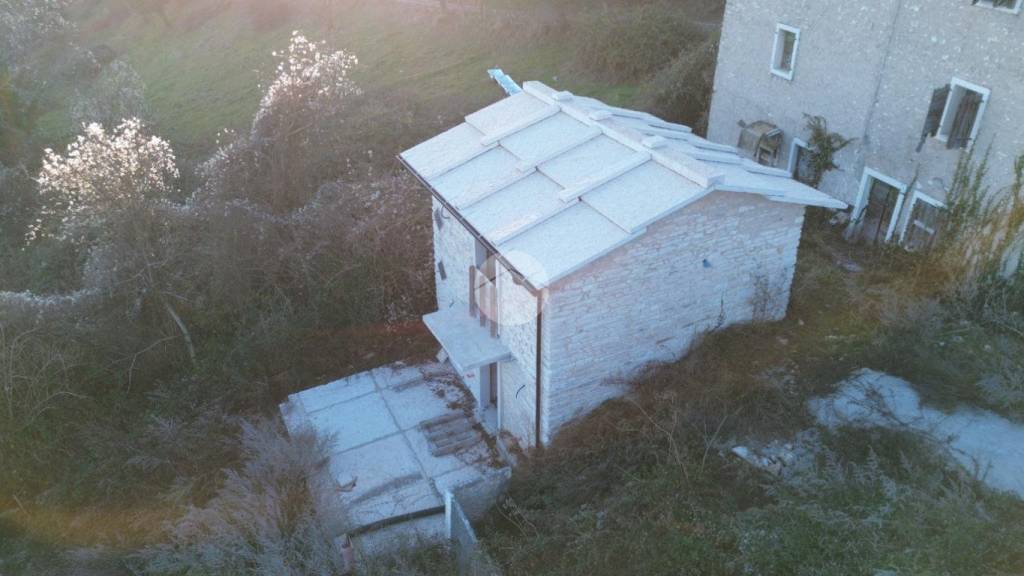 casa indipendente in vendita a Fumane in zona Breonio