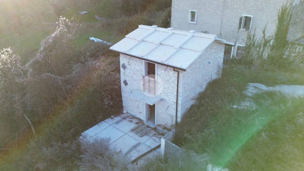 casa indipendente in vendita a Fumane in zona Breonio