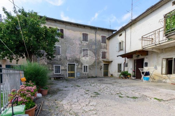 casa indipendente in vendita a Fumane in zona Breonio