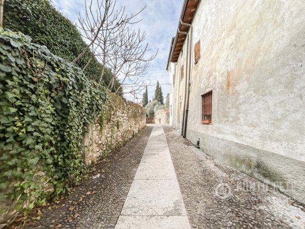 casa indipendente in vendita a Fumane