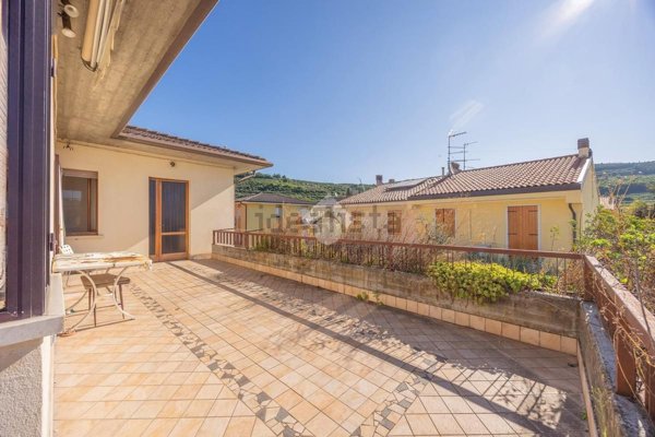 casa indipendente in vendita a Fumane