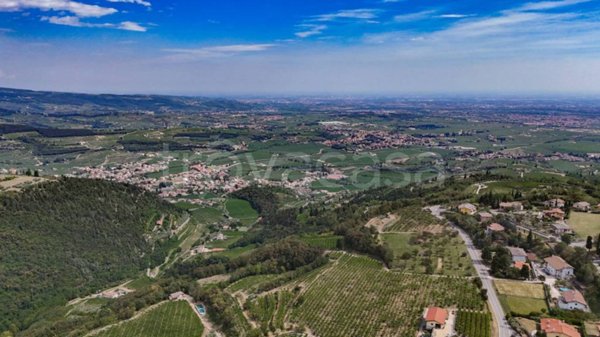 casa indipendente in vendita a Fumane in zona Mazzurega