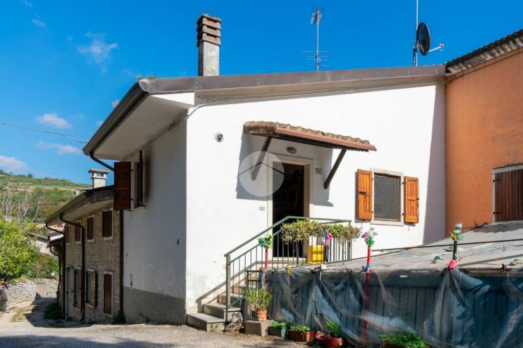 casa indipendente in vendita a Fumane