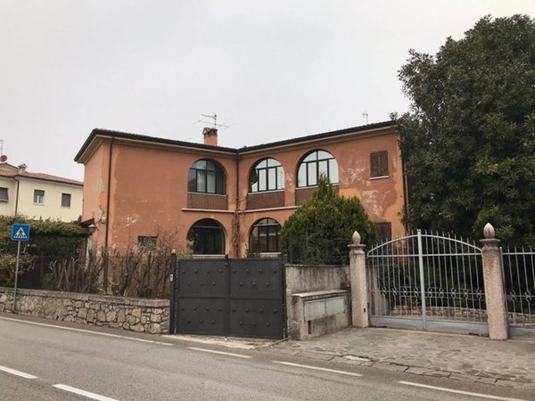 casa indipendente in vendita a Garda