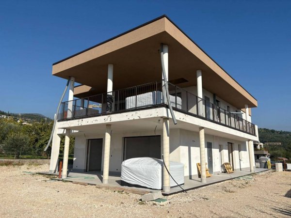 casa indipendente in vendita a Garda