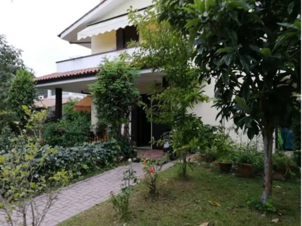 casa indipendente in vendita a Garda