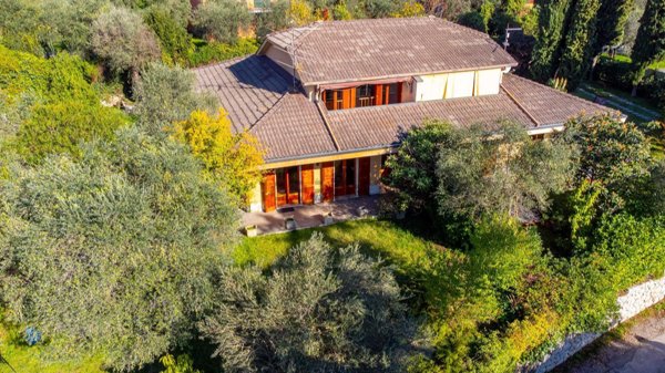 casa indipendente in vendita a Garda