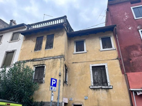 casa indipendente in vendita a Garda