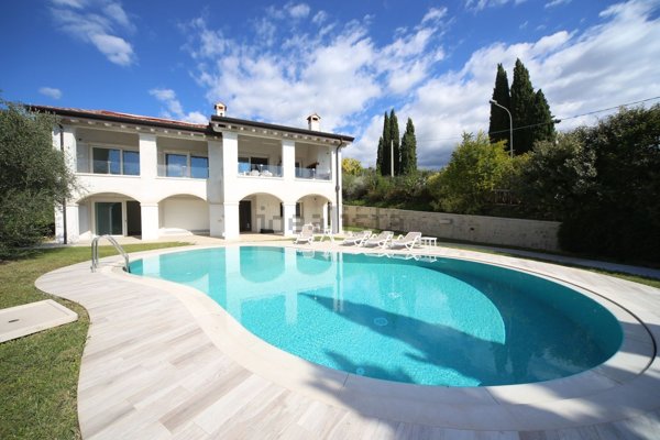 casa indipendente in vendita a Garda