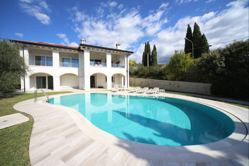 casa indipendente in vendita a Garda