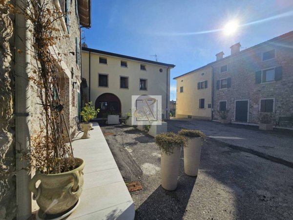 casa indipendente in vendita a Garda
