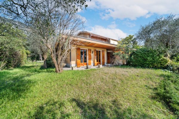 casa indipendente in vendita a Garda