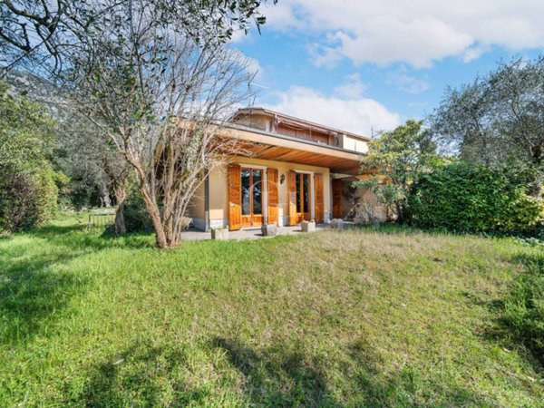 casa indipendente in vendita a Garda