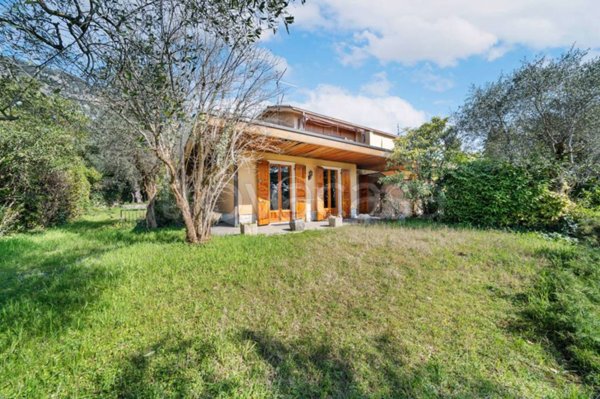 casa indipendente in vendita a Garda