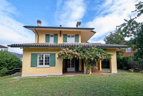 casa indipendente in vendita a Garda