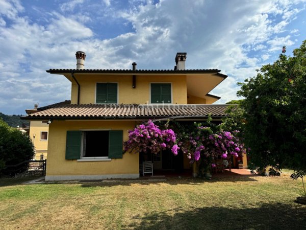 casa indipendente in vendita a Garda