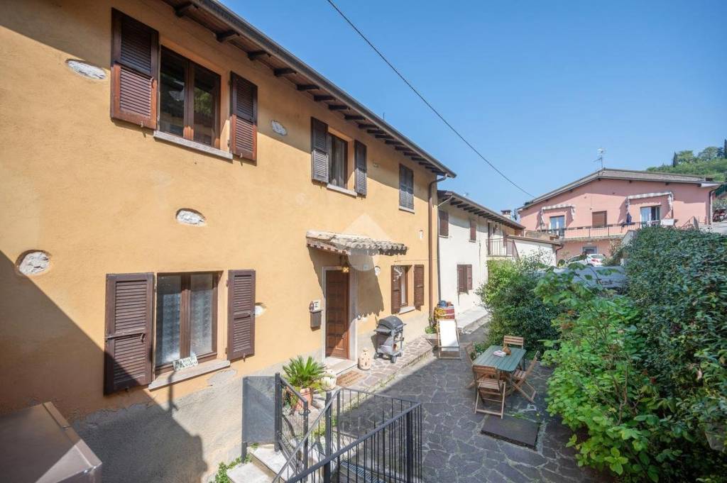 casa indipendente in vendita a Garda