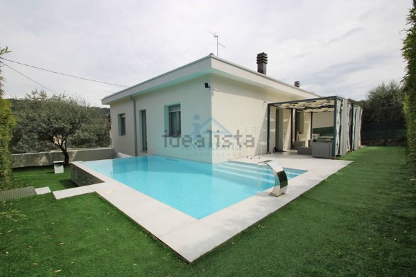 casa indipendente in vendita a Garda