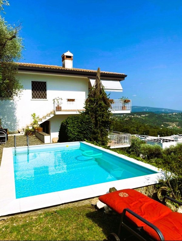 casa indipendente in vendita a Garda