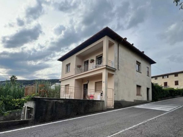 casa indipendente in vendita a Garda