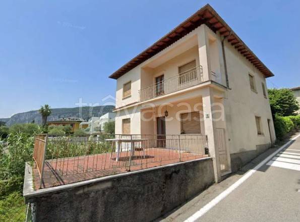casa indipendente in vendita a Garda