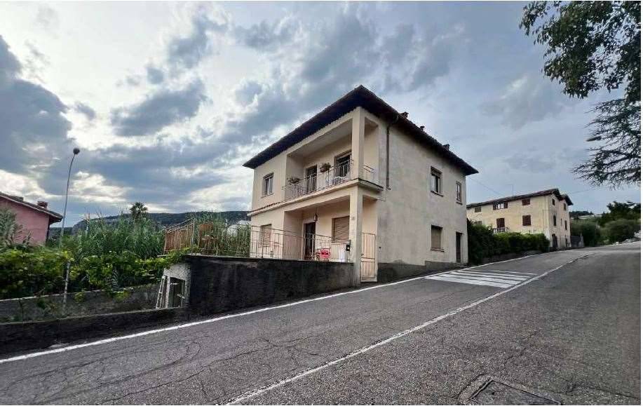 casa indipendente in vendita a Garda