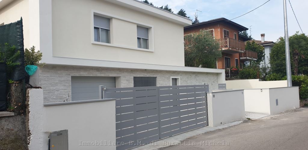 casa indipendente in vendita a Garda