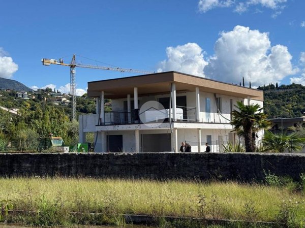 casa indipendente in vendita a Garda