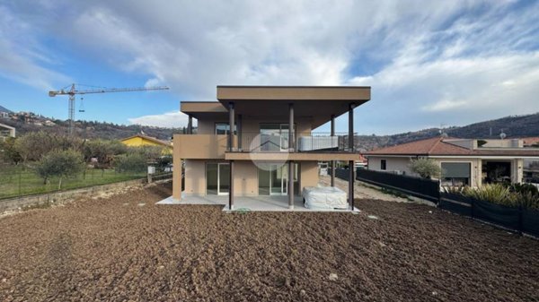 casa indipendente in vendita a Garda