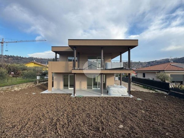 casa indipendente in vendita a Garda