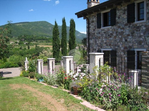 casa indipendente in vendita a Garda