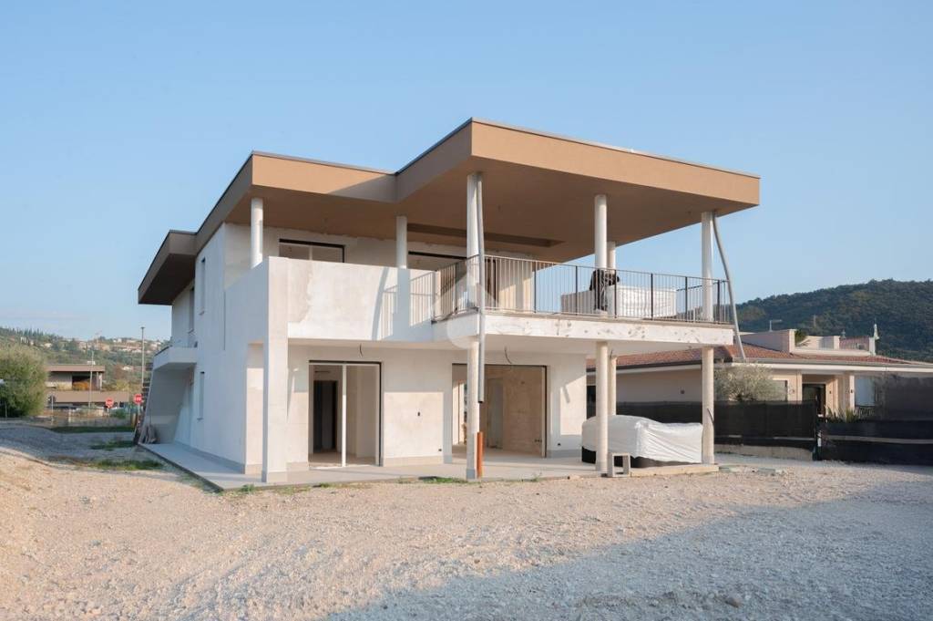 casa indipendente in vendita a Garda