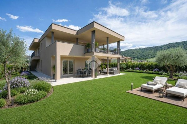 casa indipendente in vendita a Garda