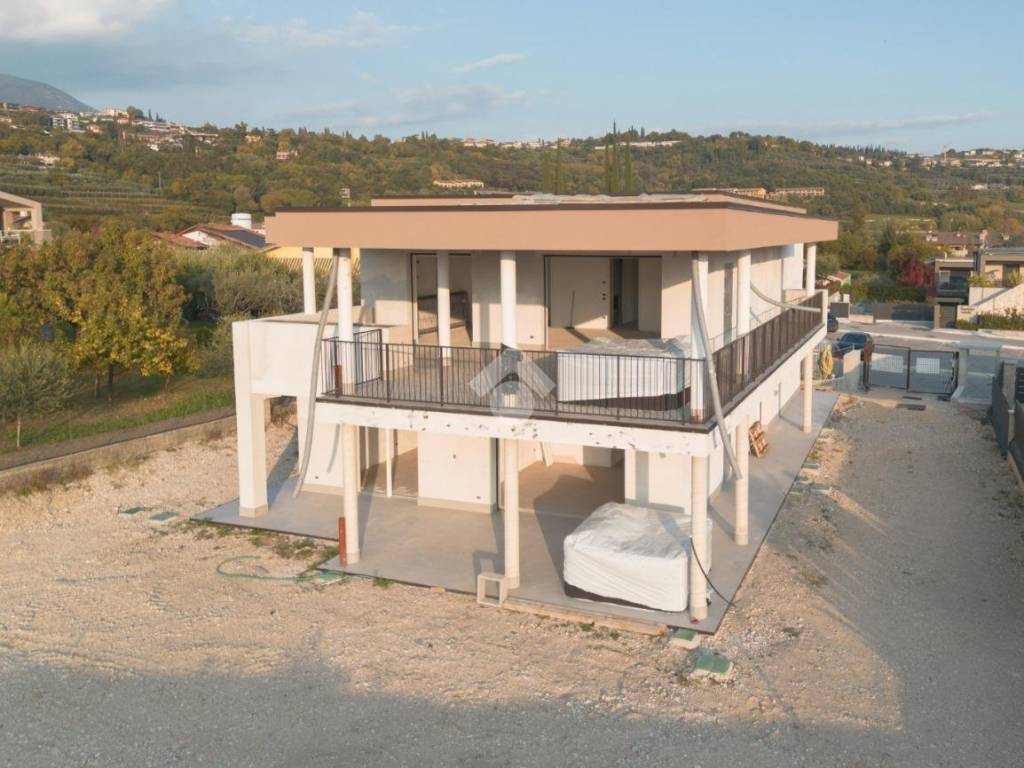 casa indipendente in vendita a Garda