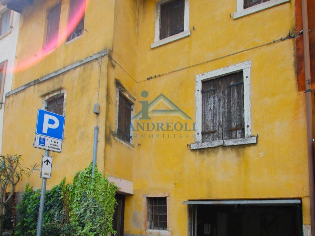casa indipendente in vendita a Garda