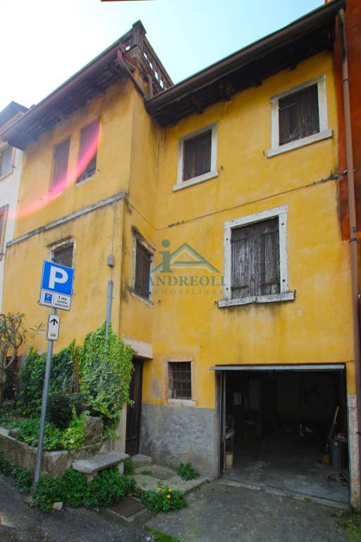 casa indipendente in vendita a Garda