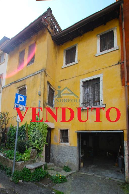 casa indipendente in vendita a Garda