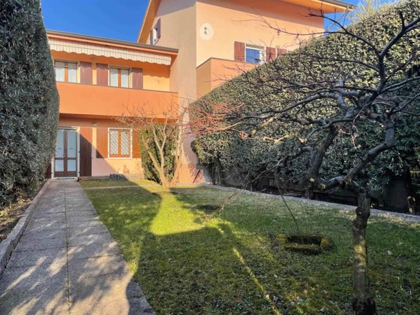 casa indipendente in vendita a Garda