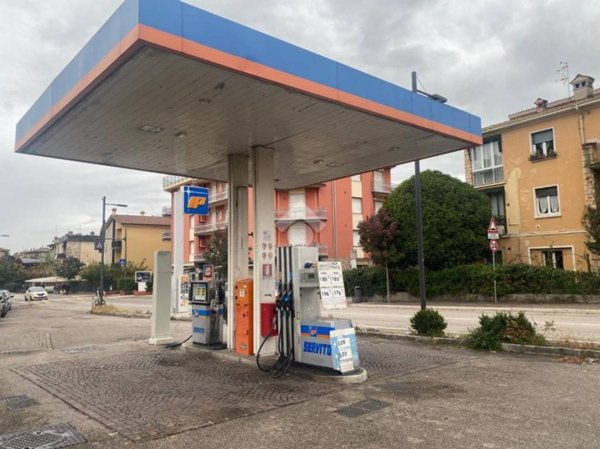 negozio in vendita a Garda