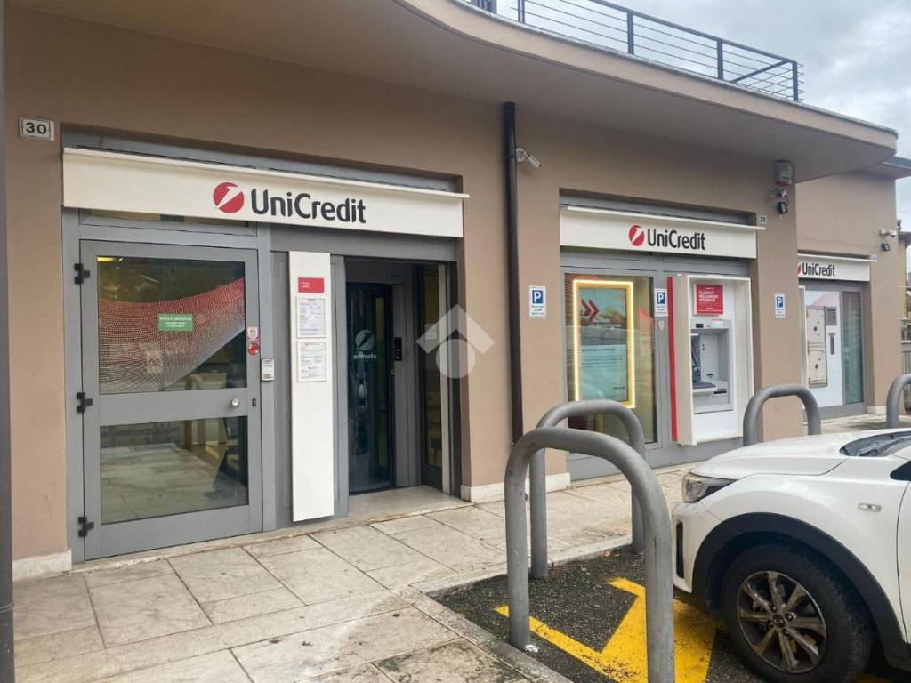 negozio in vendita a Garda