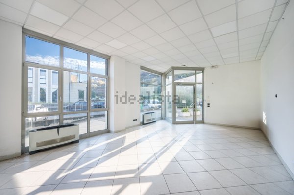 negozio in vendita a Garda