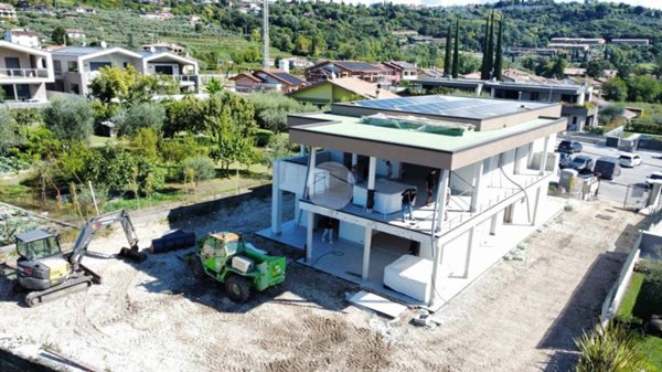 casa indipendente in vendita a Garda