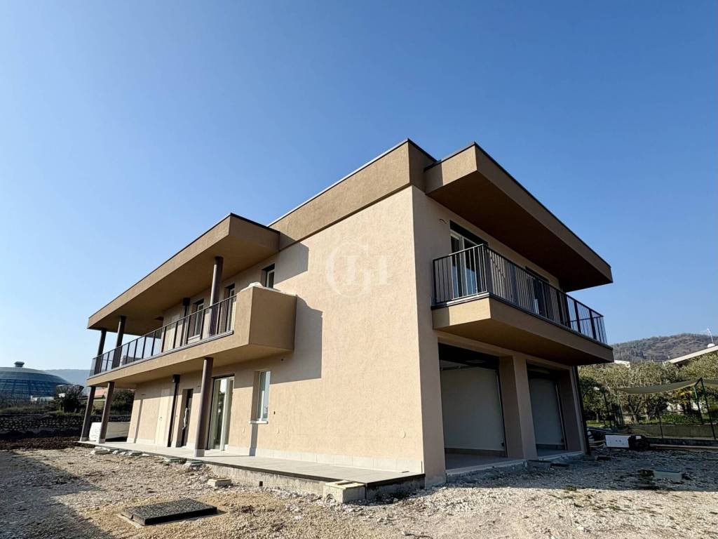 casa indipendente in vendita a Garda