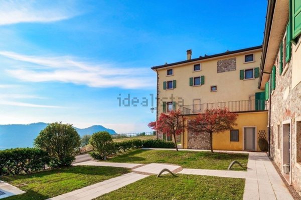 casa indipendente in vendita a Garda