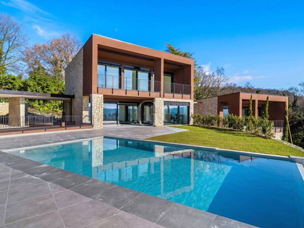 casa indipendente in vendita a Garda