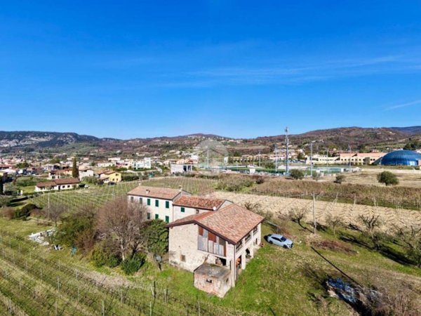 casa indipendente in vendita a Garda
